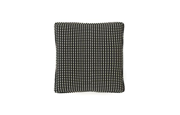 COUSSIN DÉCORATIF, MOTIF QUADRILLE NOIR ET BEIGE
